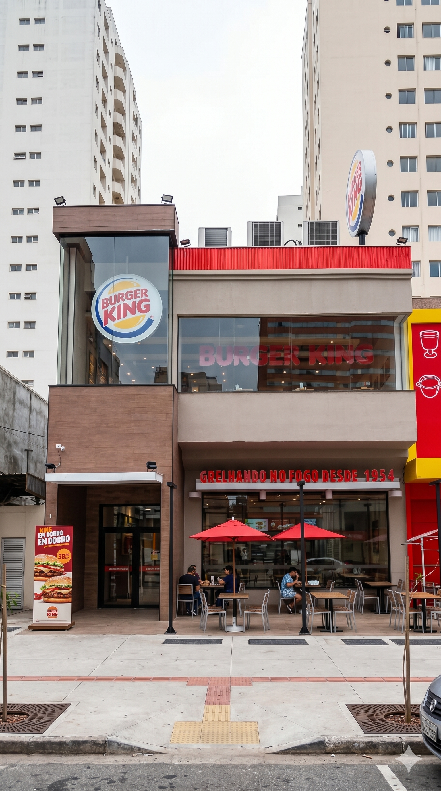 Projeto comercial com estrutura metálica